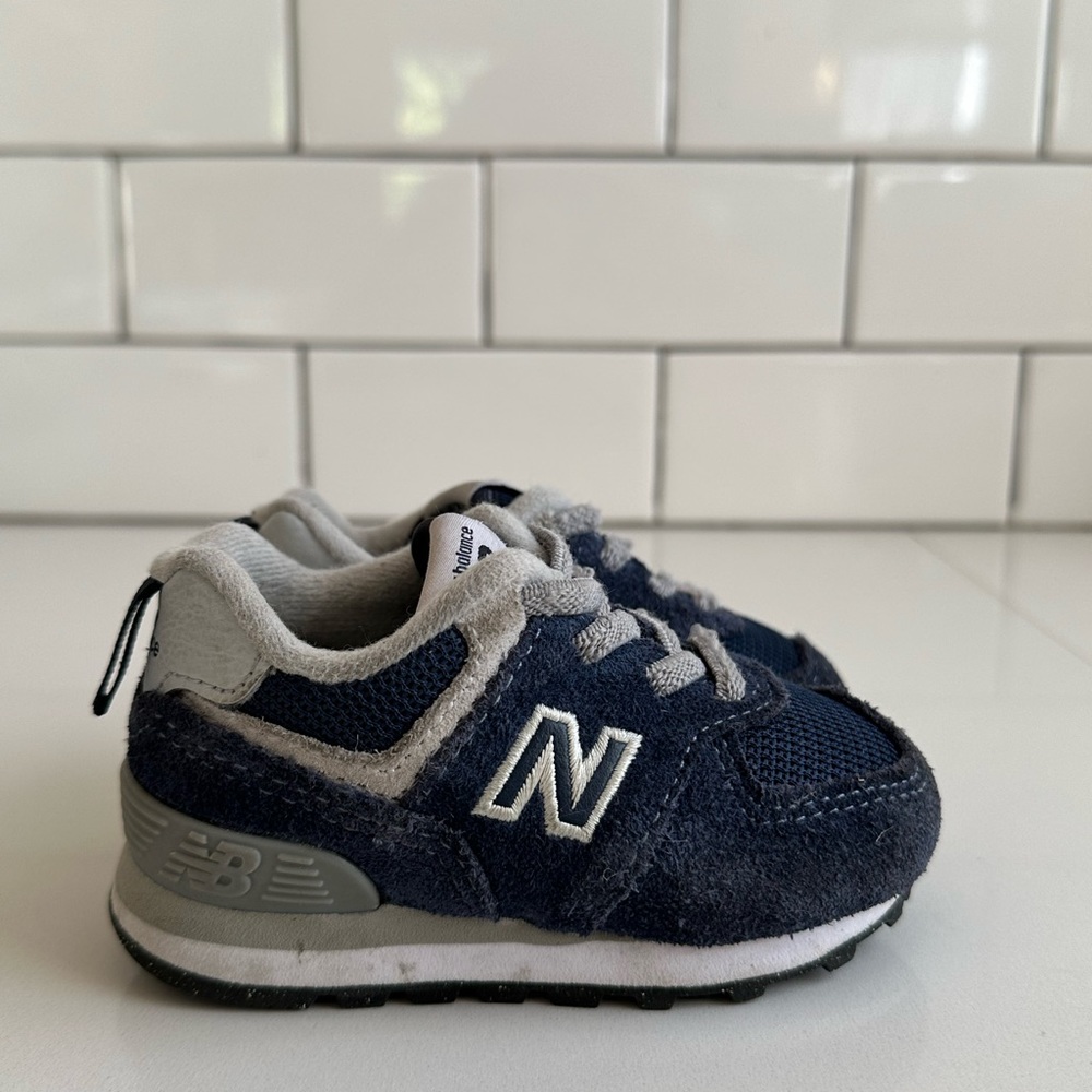 New Balance 574 Core Bungee in Navy with White/Size 4 WIDE